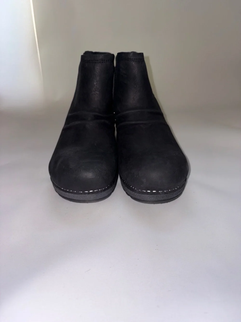 Dansko‎ Women's Caley Milled Nubuck Booties Size 39